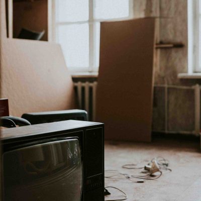 tv-on-the-floor-of-an-old-house-2025-02-10-13-11-17-utc_11zon